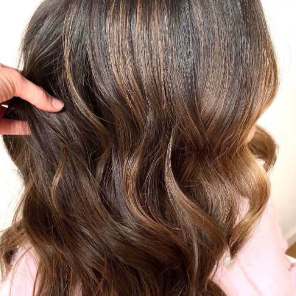 Braune Balayage mit warmen Lichtreflexen